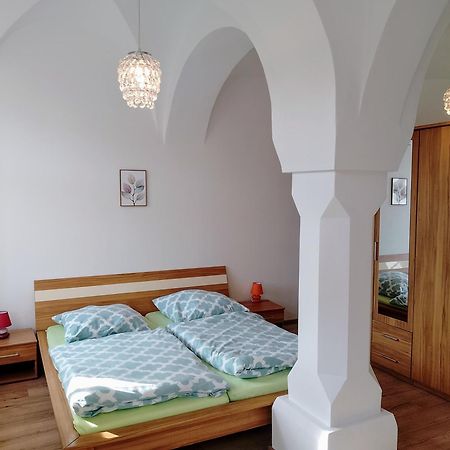 Ferienwohnung Im Rittergut Plohn 300 Meter Zum Freizeitpark Lengenfeld  Exterior photo